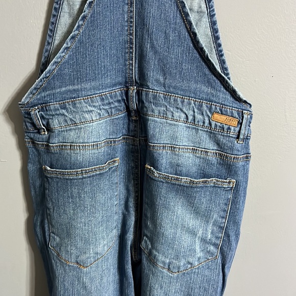 Almost famous denim bibs, size 3 - Picture 6 of 11